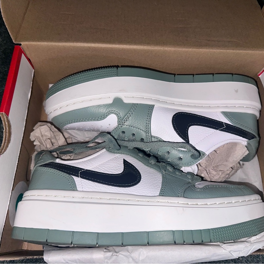 Nike Jordan 1 Elevate Low Jade Smoke Size 6 Women